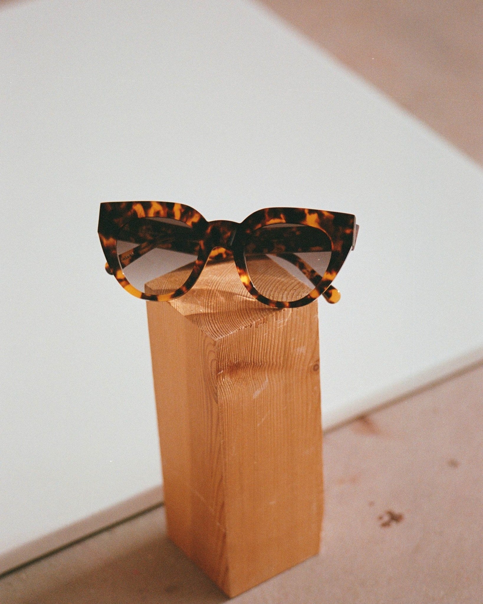 Hilma Havana - grey gradient lens