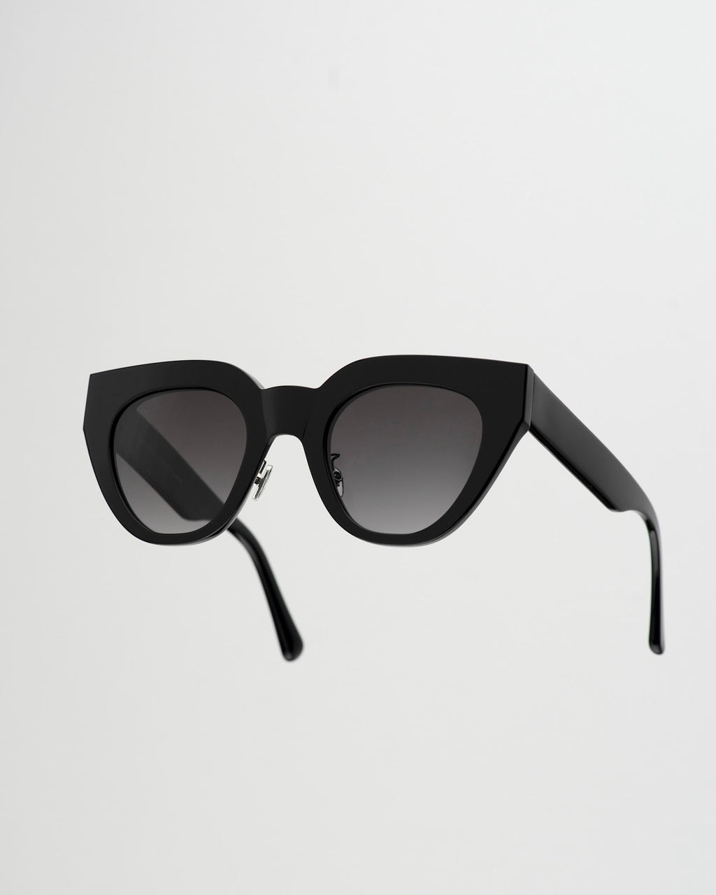 Hilma Black - grey gradient lens