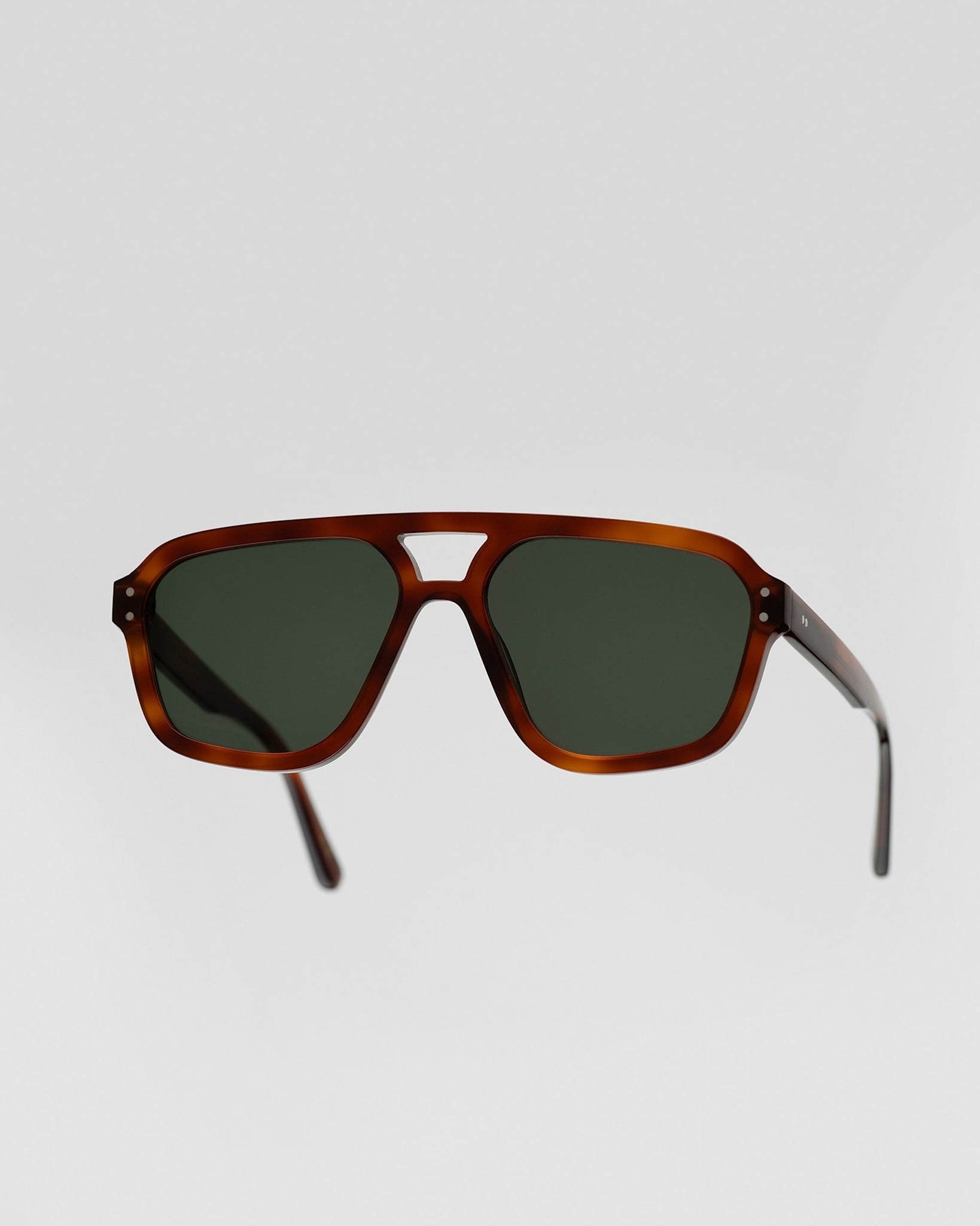 Jet Amber - green solid lens