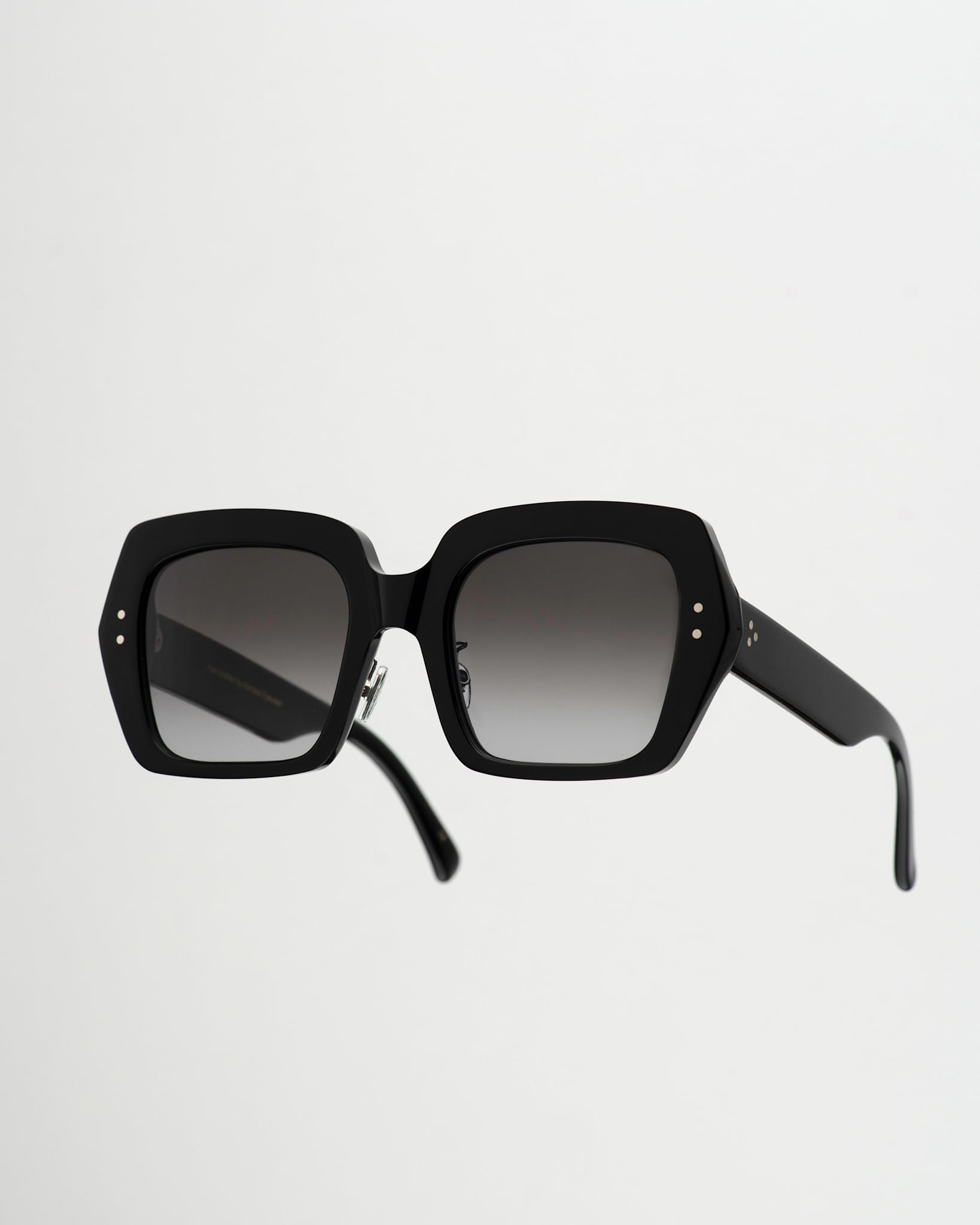 Kaia Black - grey gradient lens