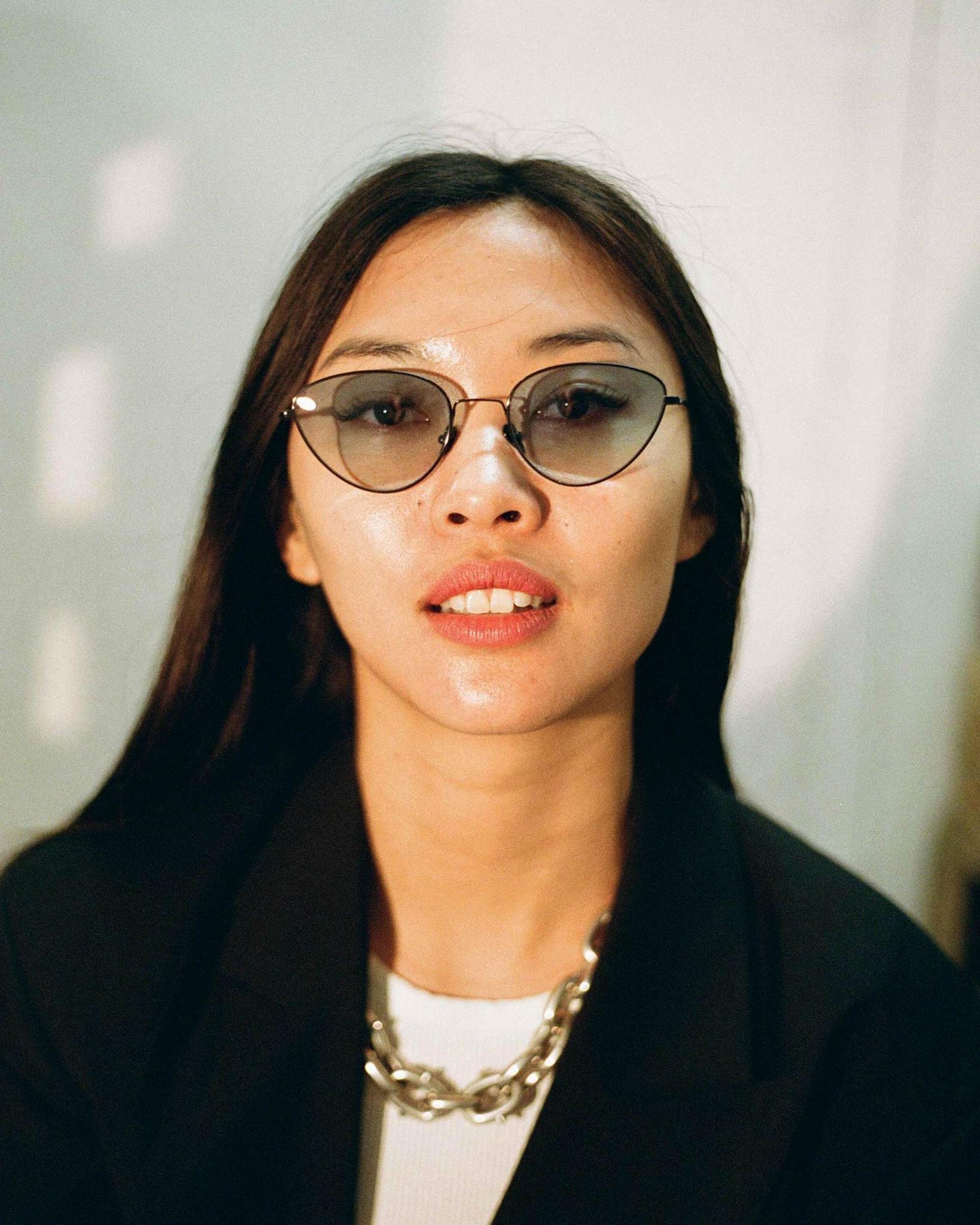 Luna Black - blue gradient lens
