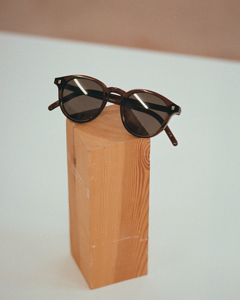 Nelson Cola - grey solid lens