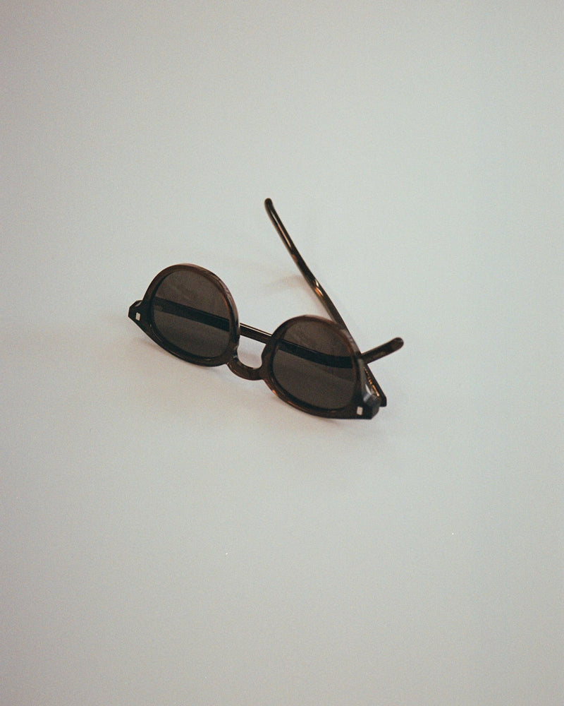 Nelson Cola - grey solid lens