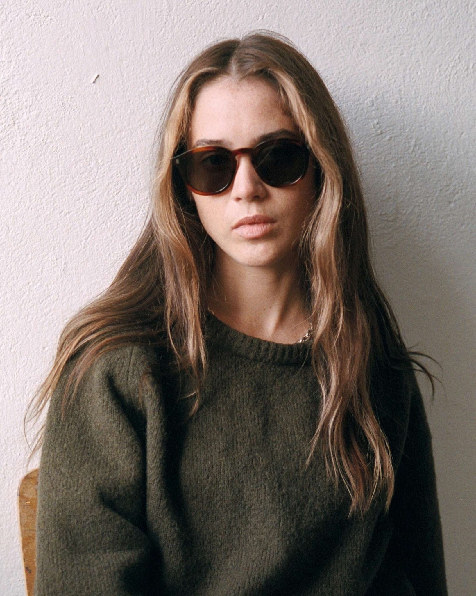 Nelson Amber - grey solid lens