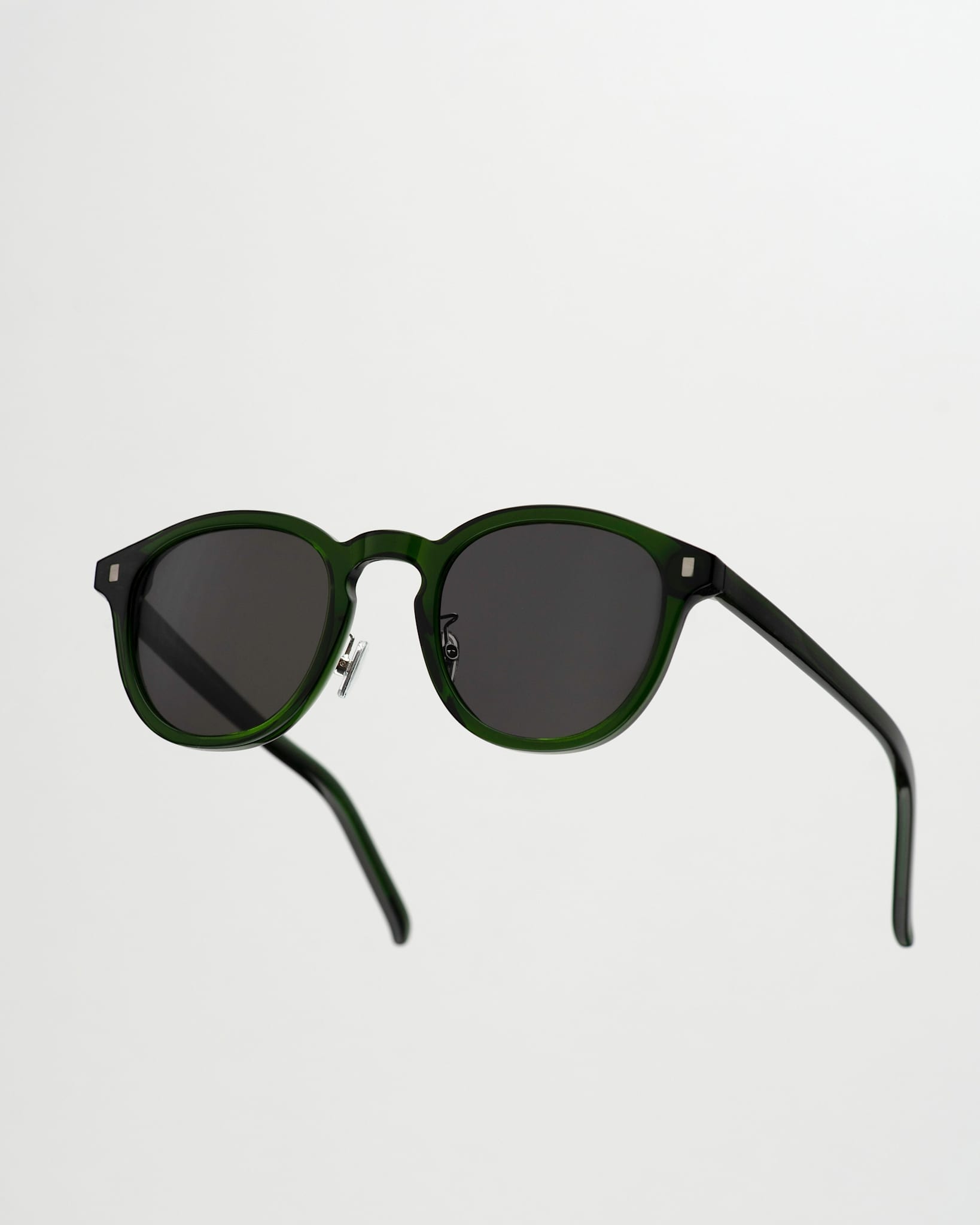Nelson Bottle Green - grey solid lens