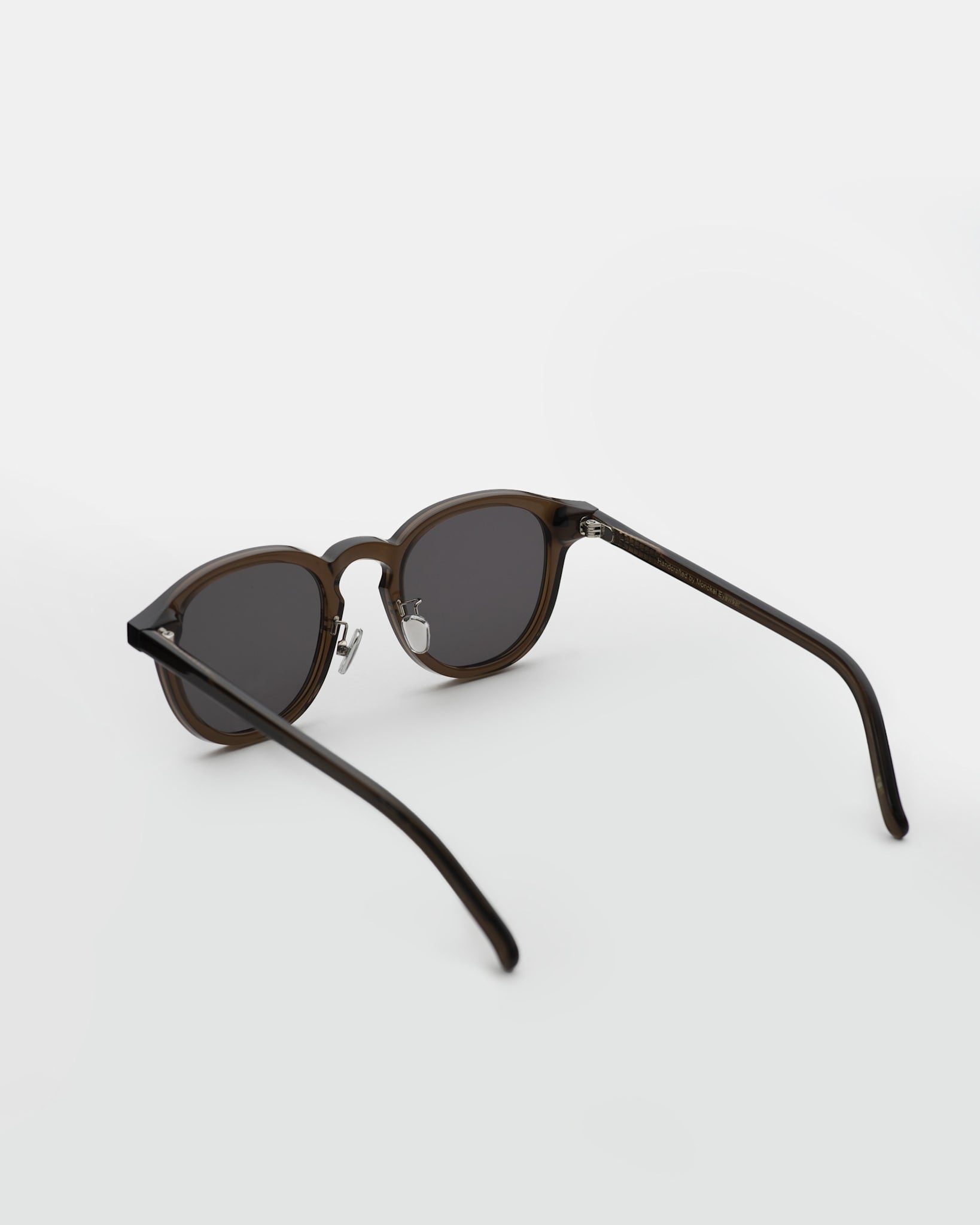Nelson Cola - grey solid lens