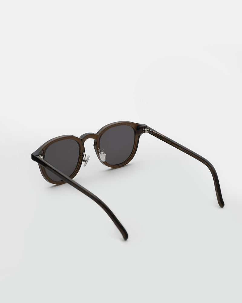 Nelson Cola - grey solid lens
